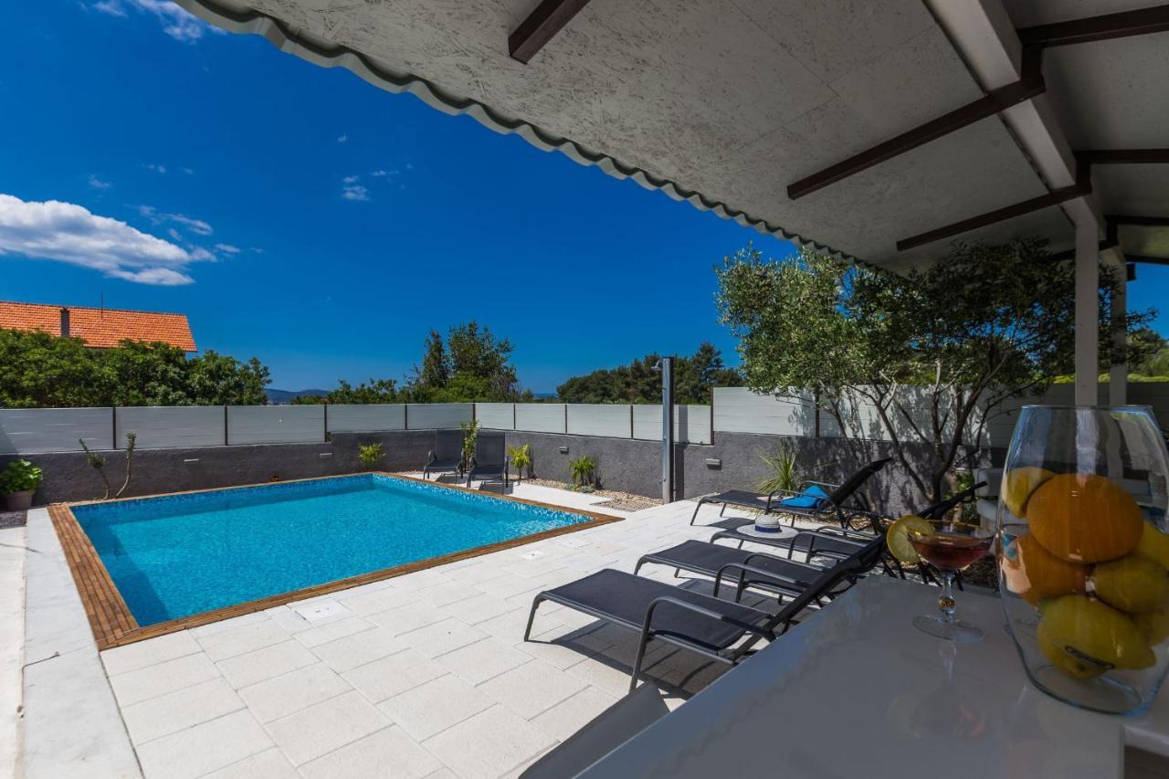 Katina Apartment With Private Pool Zadar Eksteriør bilde